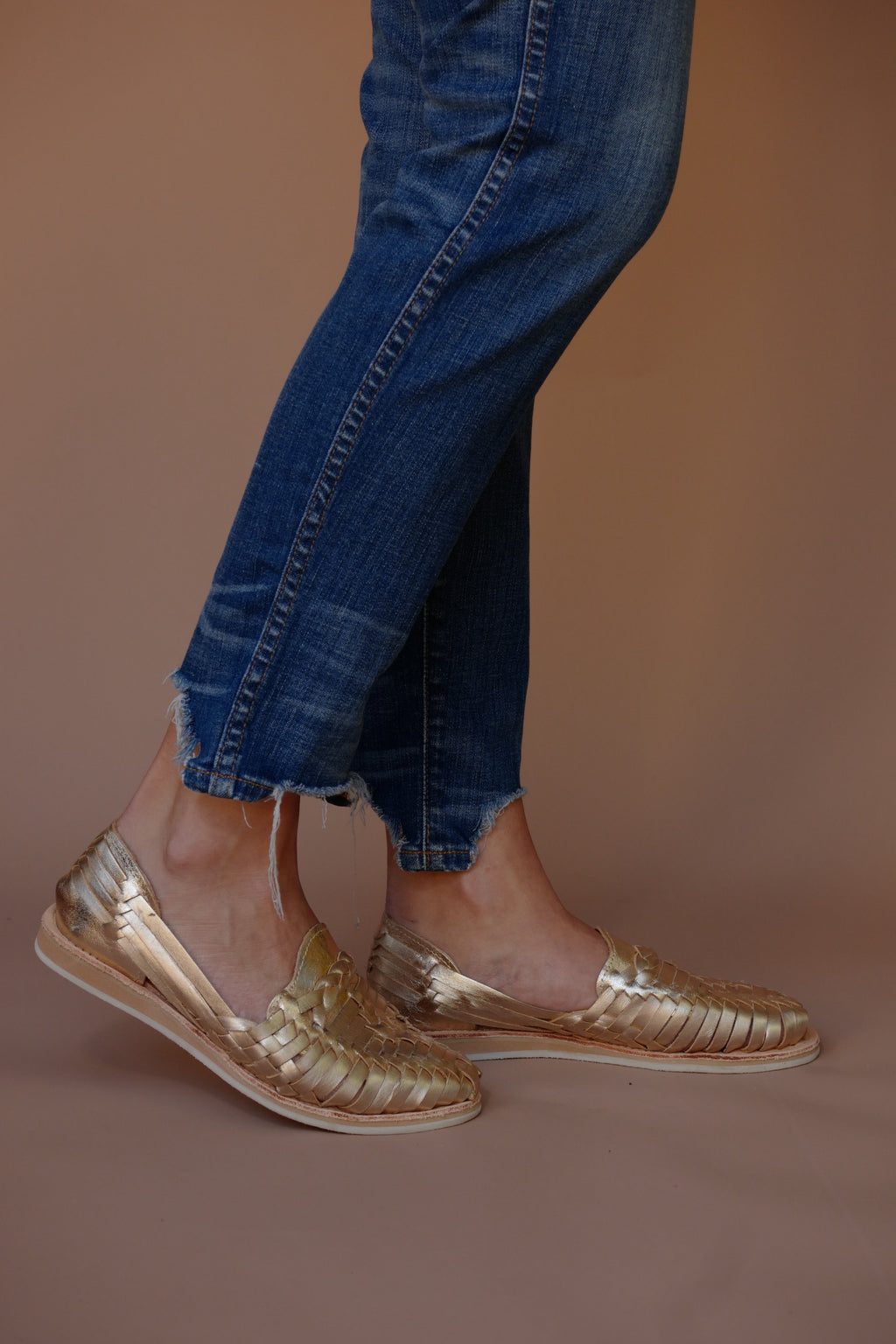 LOLA Y TULA Gold Leather Huarache — side view