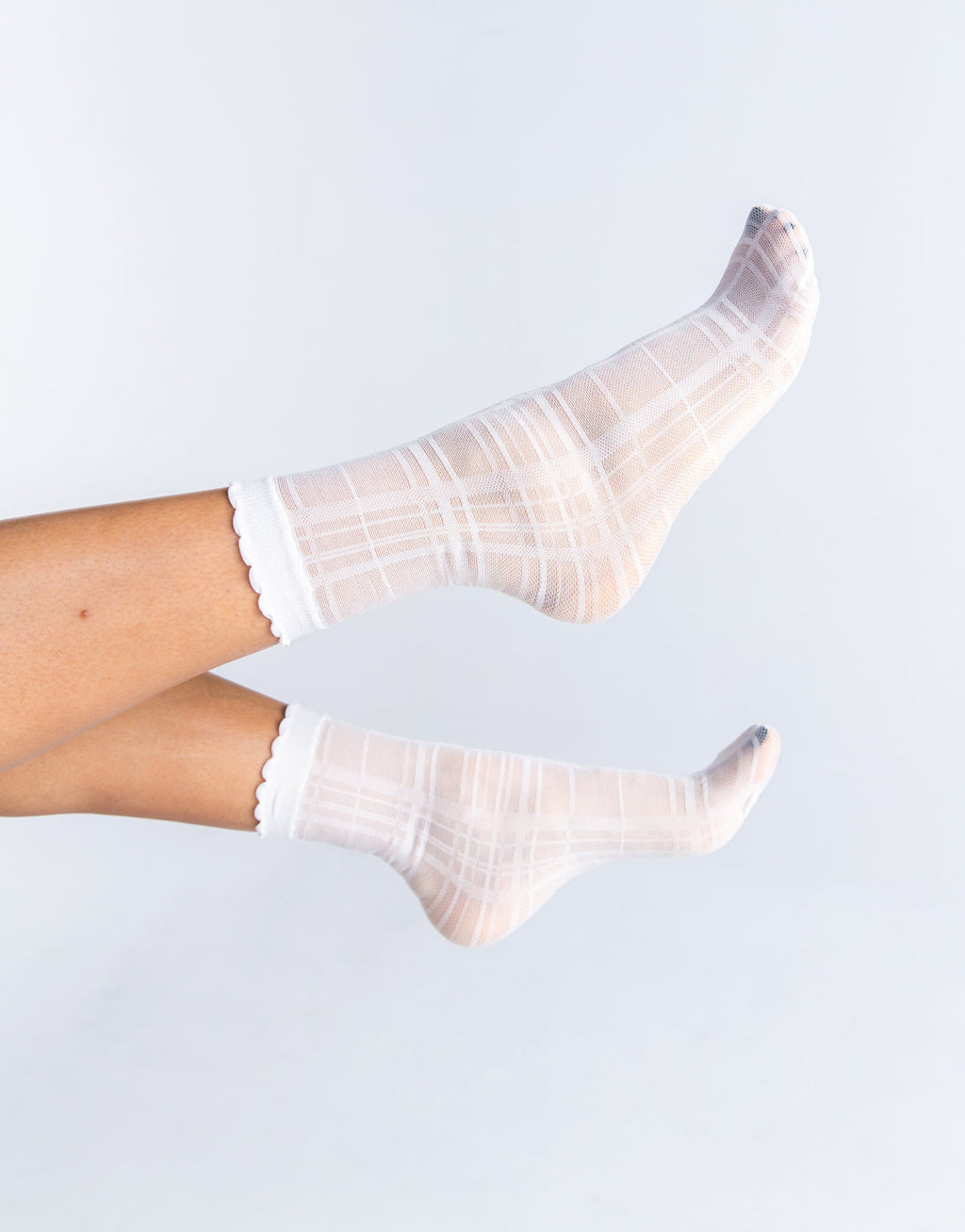 Les Belles Co PETITE PLAID ⦁ BLANC — detail close-up