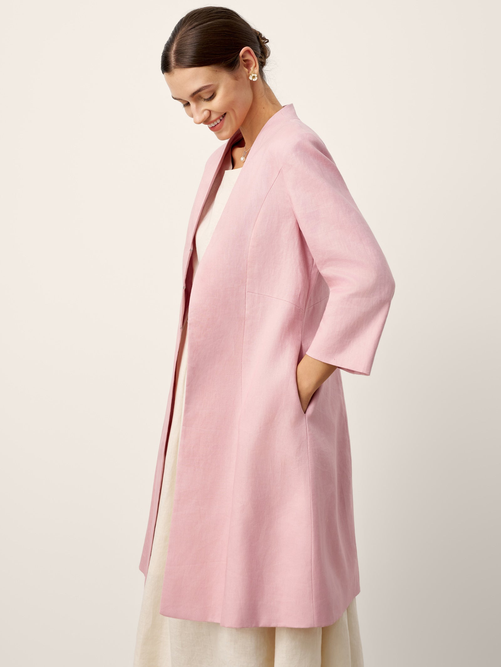 LINTICO 100% Linen Sculpted Waist V-neck Longline Jacket Top AZURA — LINTICO branding close-up