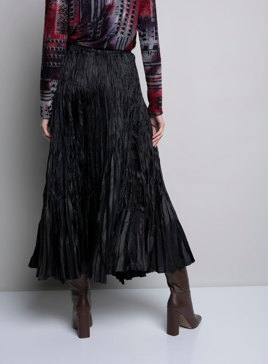 KADOU BOUTIQUE Crinkled Long Skirt — detail close-up