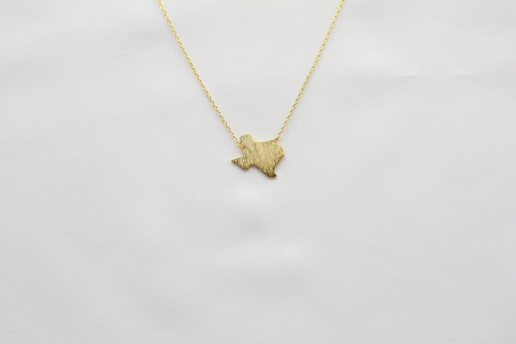 KADOU BOUTIQUE Texas State Map Necklace - Matte Polish — lifestyle context