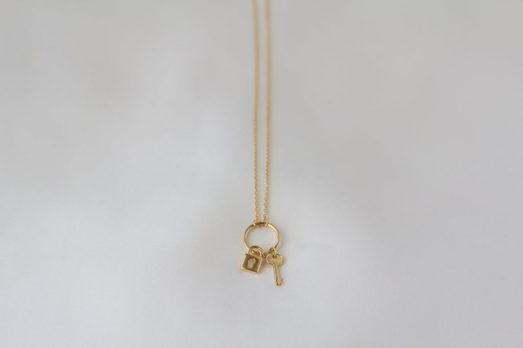 KADOU BOUTIQUE Shiny Lock and Key Ring Necklace — lifestyle context