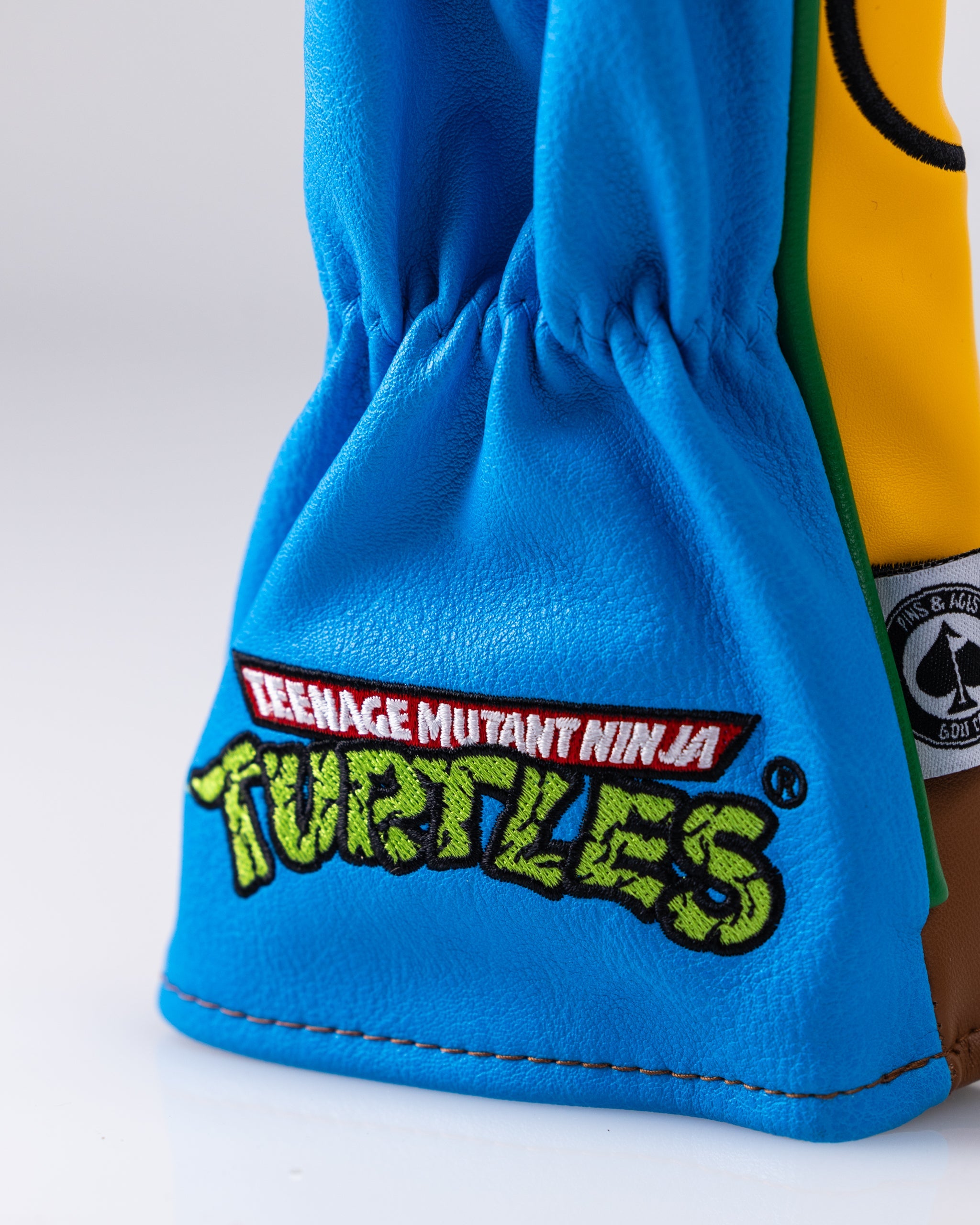 TMNT - Leonardo Hybrid Cover – Pins and Aces, view 10