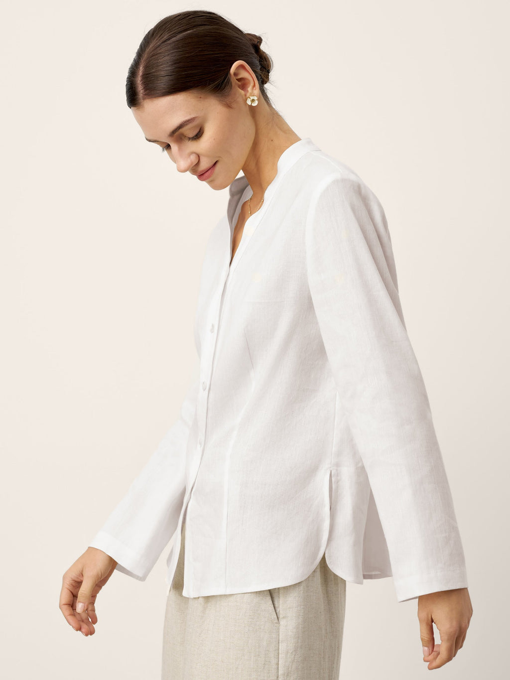 LINTICO Linen-Lyocell Mandarin Collar Fitted Seam Shirt THORA — LINTICO branding close-up