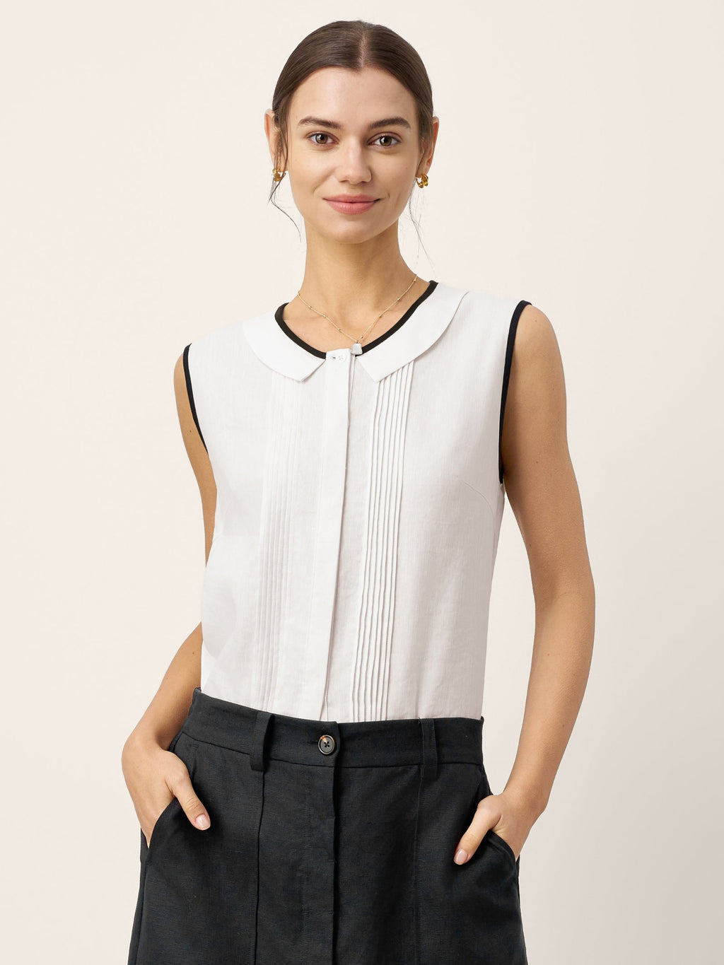 LINTICO Linen-Lyocell Contrast Trim Pleated Sleeveless Top JUNIPER — LINTICO branding close-up