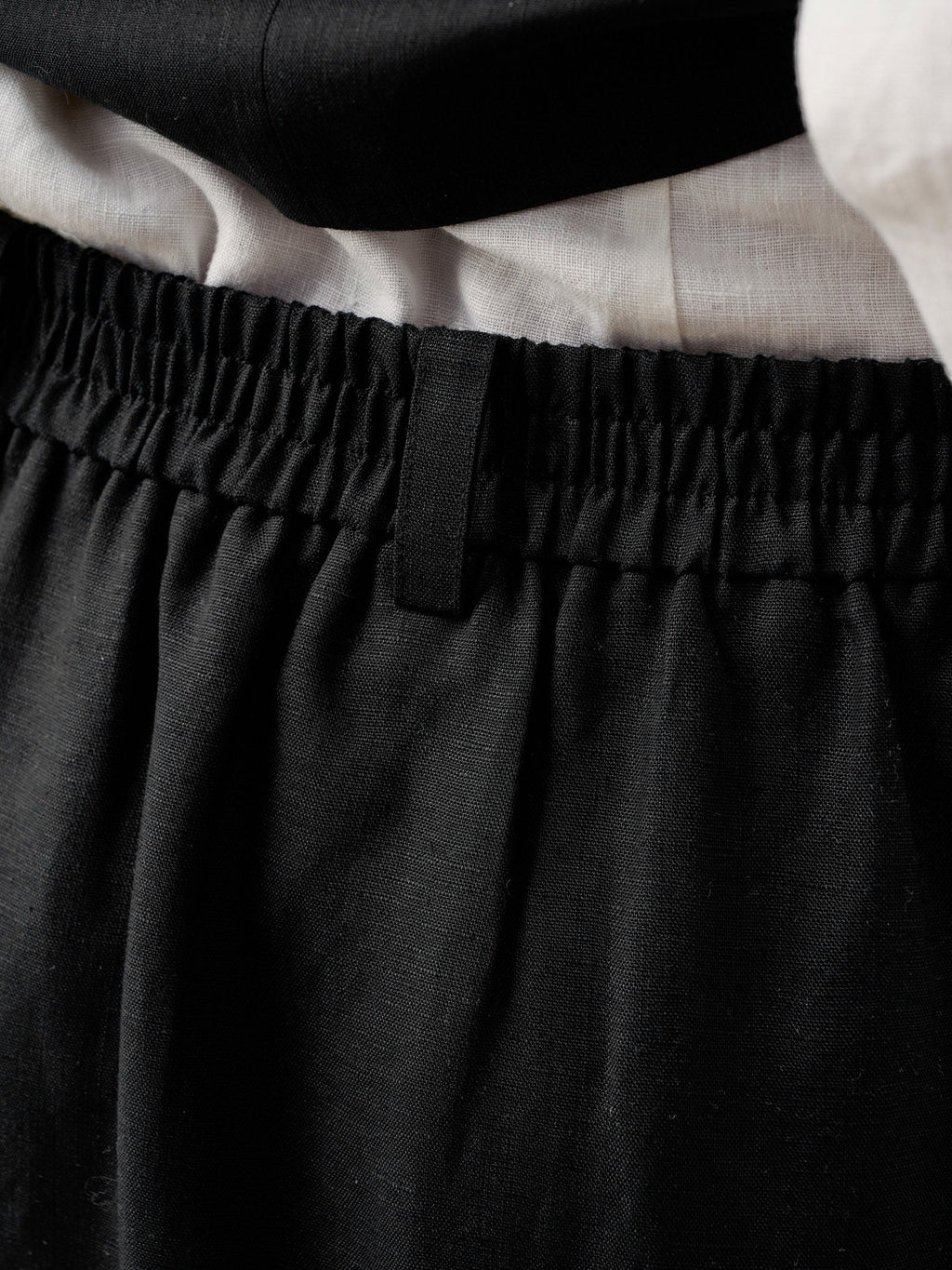 LINTICO Linen-Lyocell Patch Pocket Placket Skirt LYRA — detail shot 6