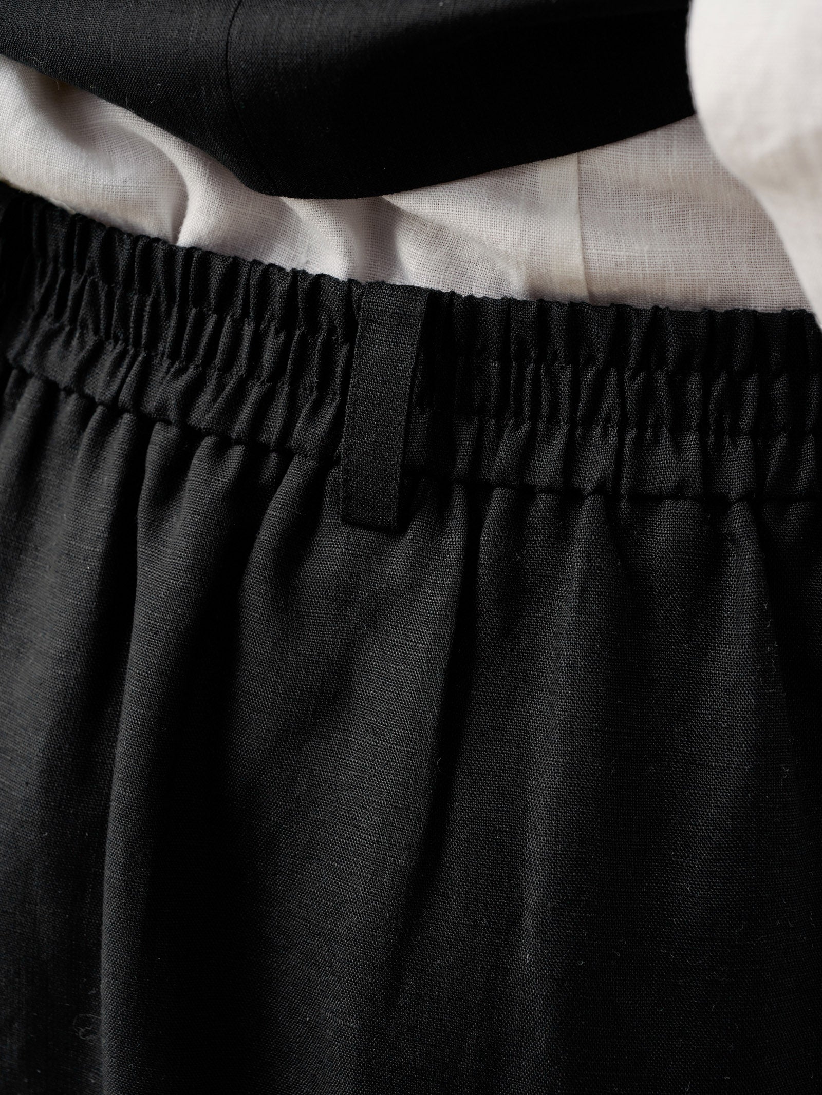 LINTICO Linen-Lyocell Patch Pocket Placket Skirt LYRA — detail shot 6