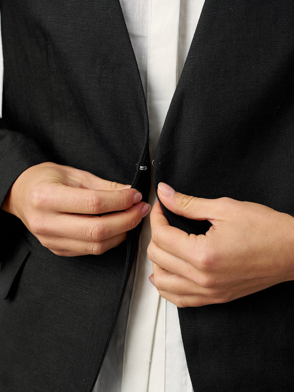 LINTICO Linen-Lyocell Relaxed V-neck Tailored Blazer VERITY — detail shot 7