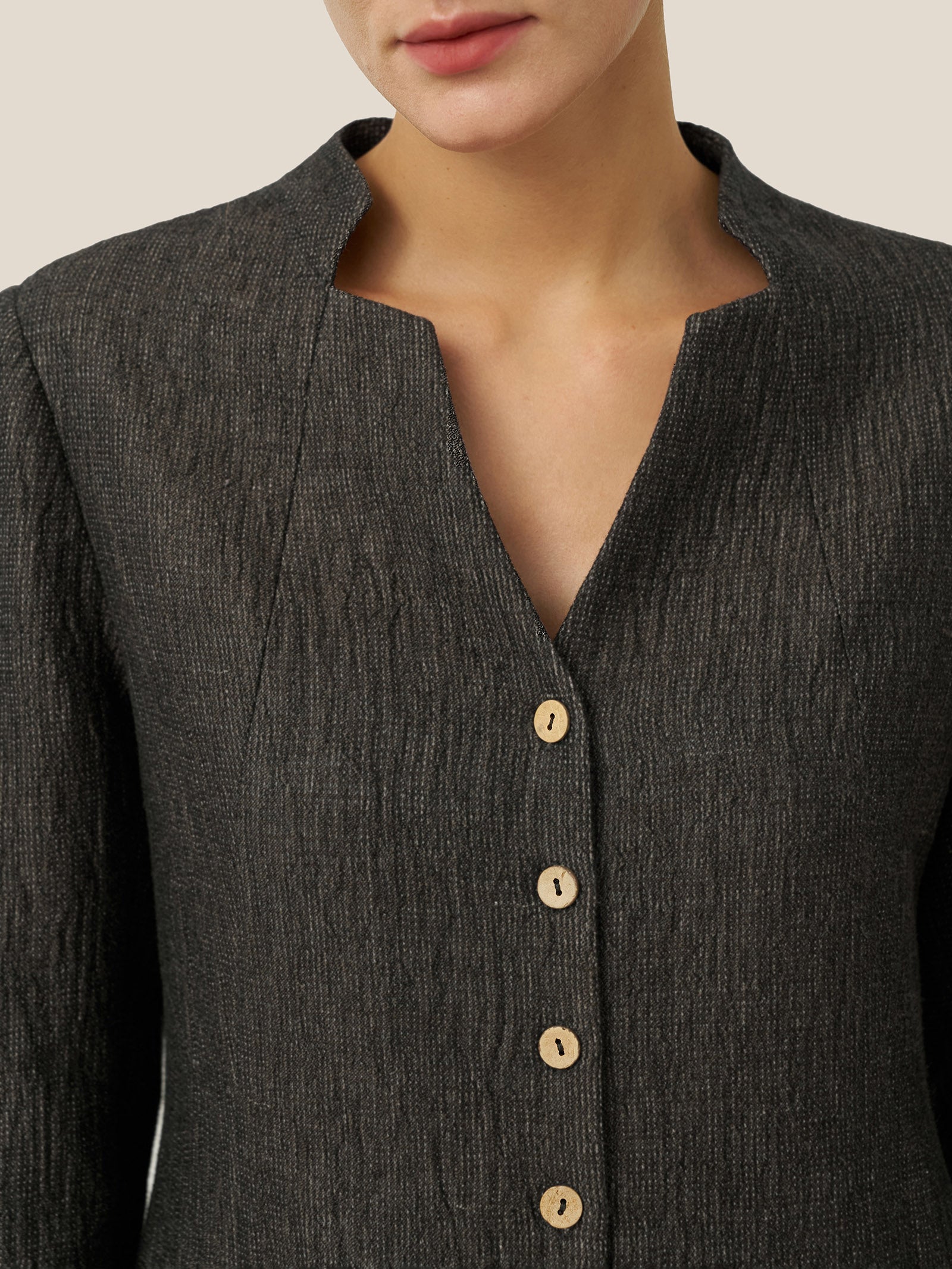 LINTICO Linen Mandarin Collar Button-Up Long Shirt Jacket JORDAN — detail shot 7