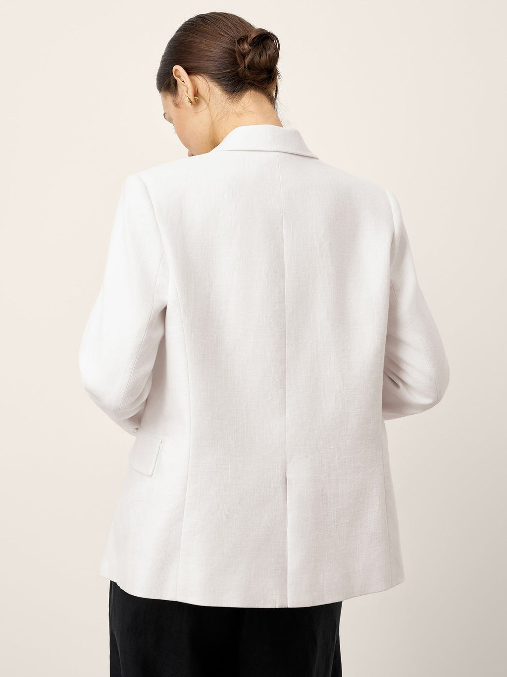 LINTICO Linen Peak Lapel Crossover Blazer IRIS — LINTICO branding close-up