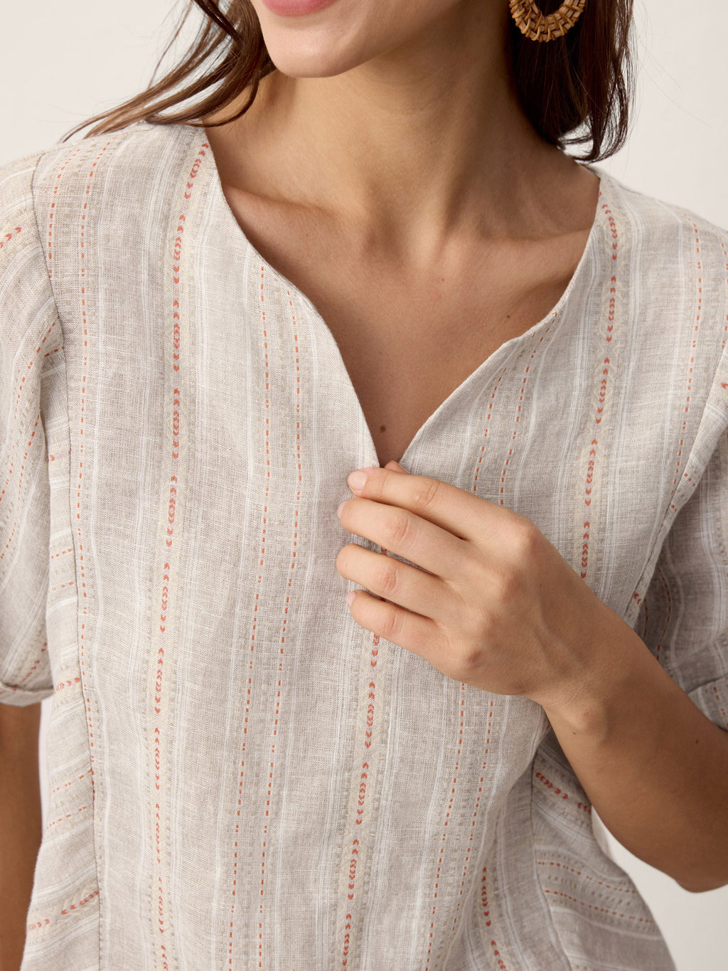 LINTICO Linen Split-Neck Drop-Shoulder Top KIERA — LINTICO branding close-up