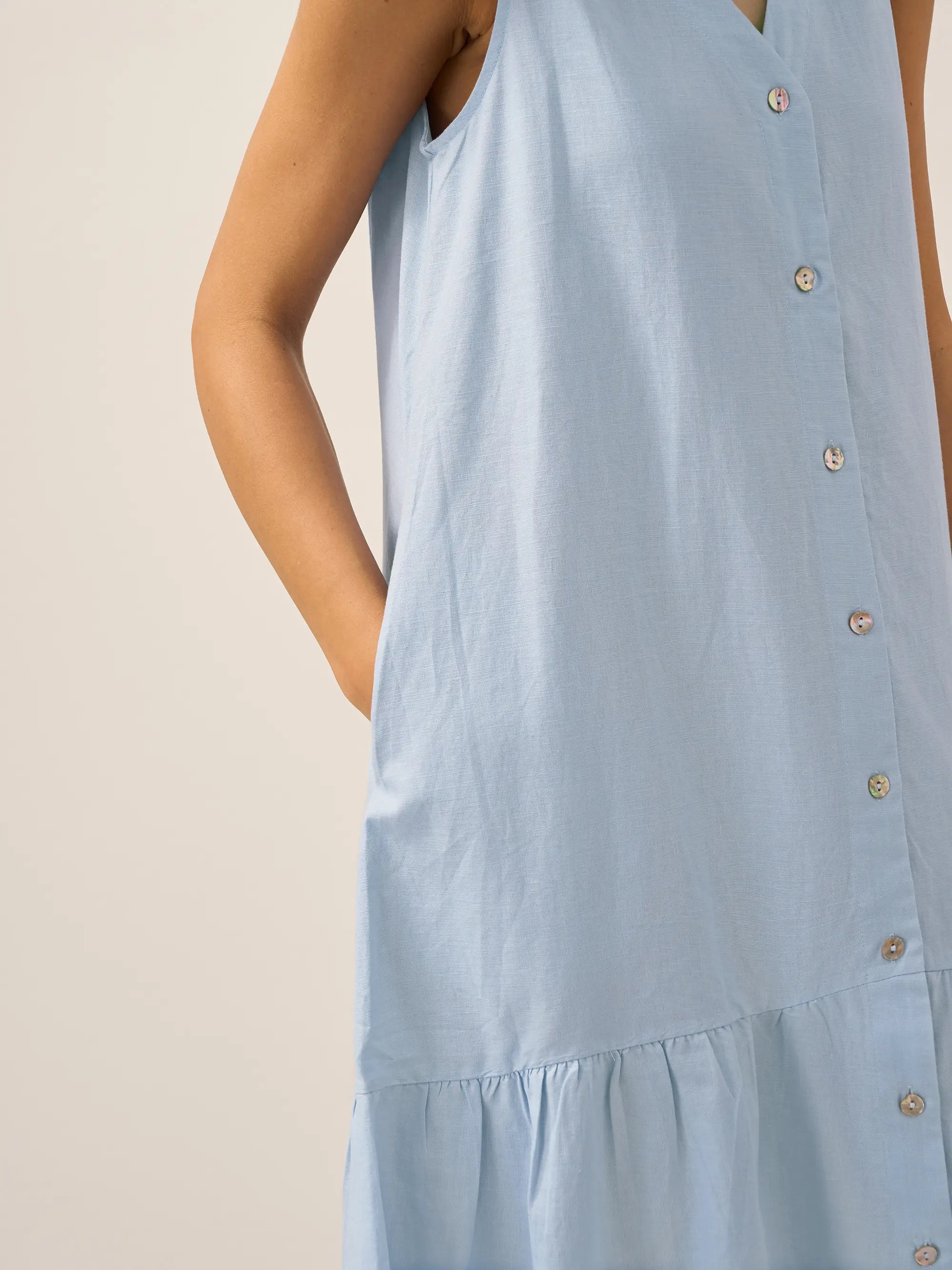 LINTICO Linen Vacation Sleeveless V-Neck Mid-Length Dress CELINE — detail shot 8