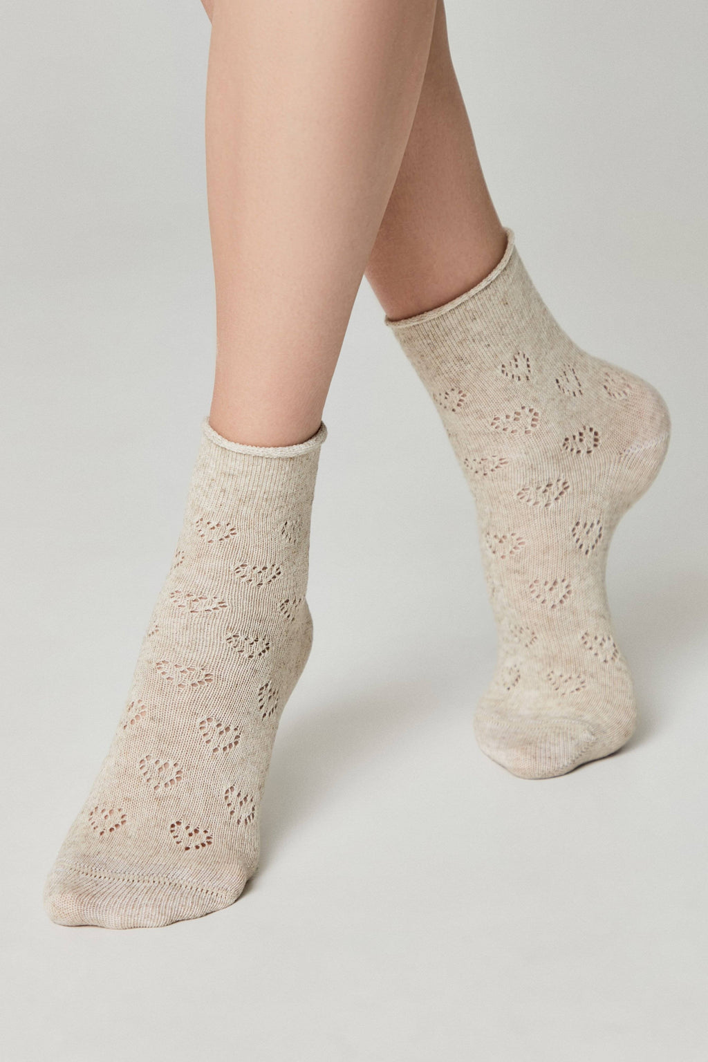 TheRanok.com Cotton Linen Socks Conte Classic 542 - Hearts Pattern — detail close-up