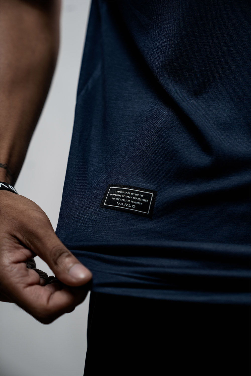 Varlo Men's Everyday Terra Tee (Deepline Blue) — detail shot 7