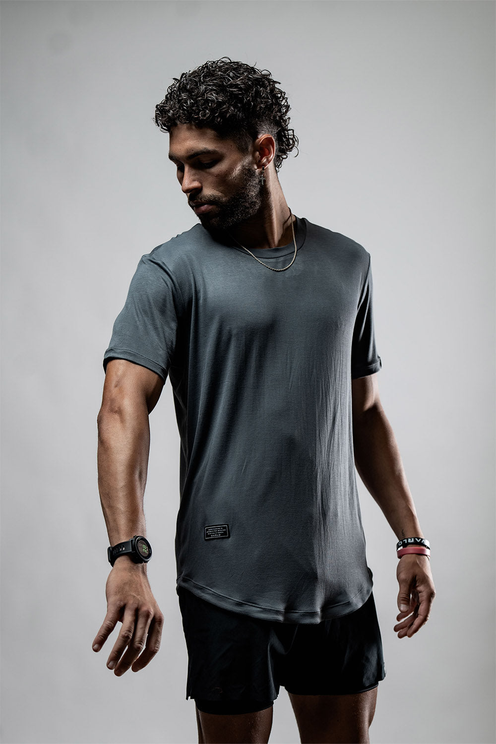 Varlo Men's Everyday Terra Tee (Onyx Drift) — in-use photo