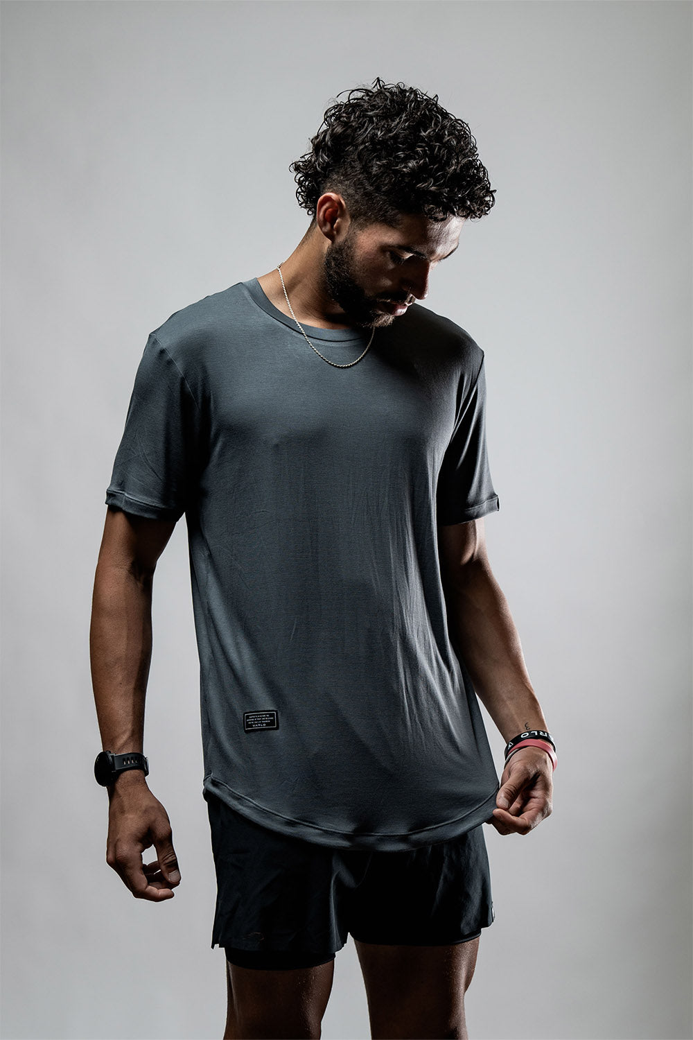 Varlo Men's Everyday Terra Tee (Onyx Drift) — color detail