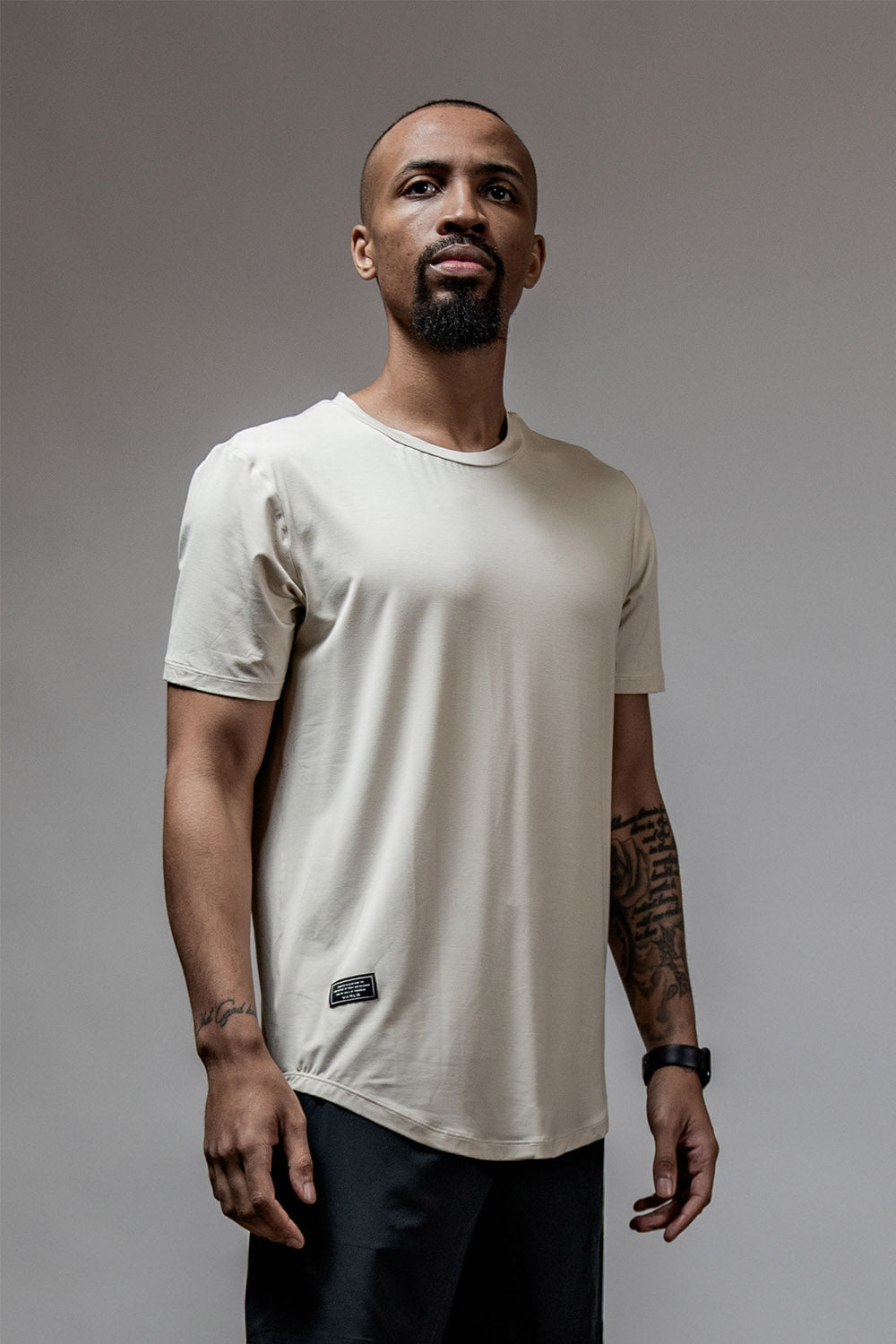 Varlo Men's Everyday Terra Tee (Sand Dust) — detail close-up