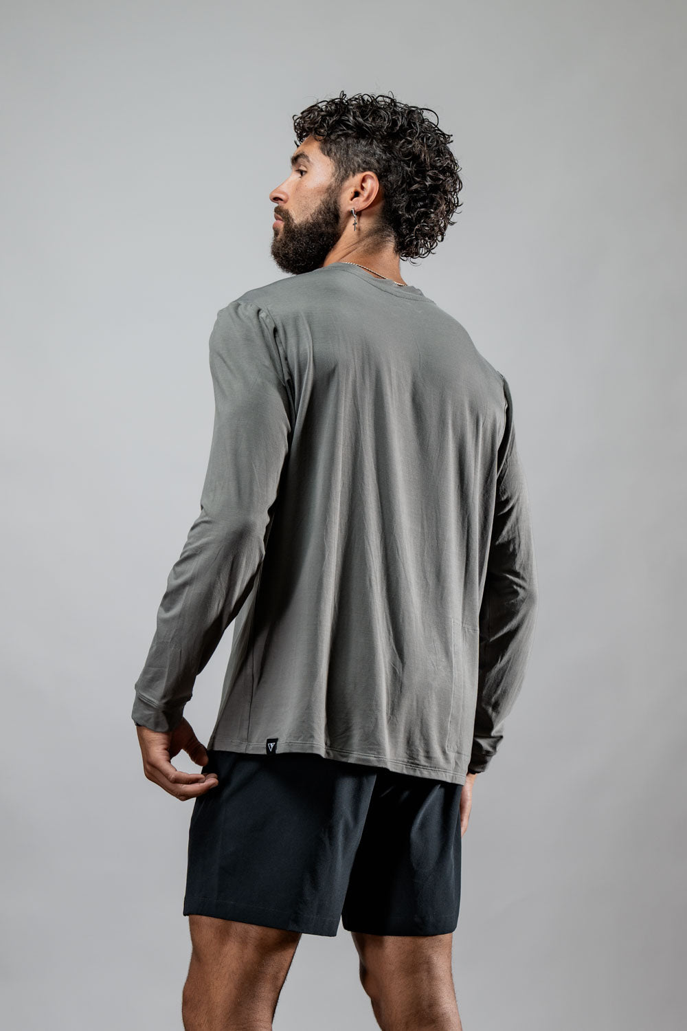 Varlo Men's Terra Recovery Field Shirt (Stone Gray) — detail shot 10
