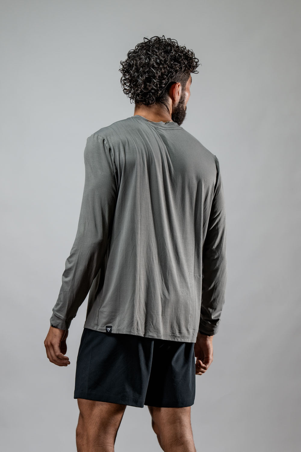 Varlo Men's Terra Recovery Field Shirt (Stone Gray) — detail shot 9