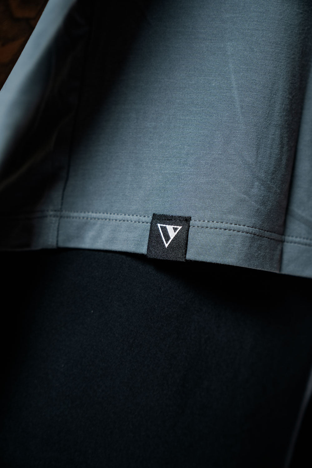 Varlo Men's Terra Recovery Tank (Ash Gray) — detail shot 7