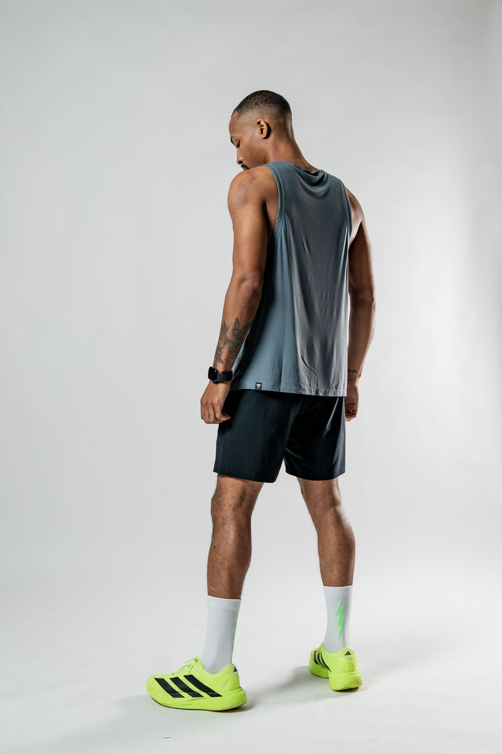 Varlo Men's Terra Recovery Tank (Ash Gray) — detail shot 8