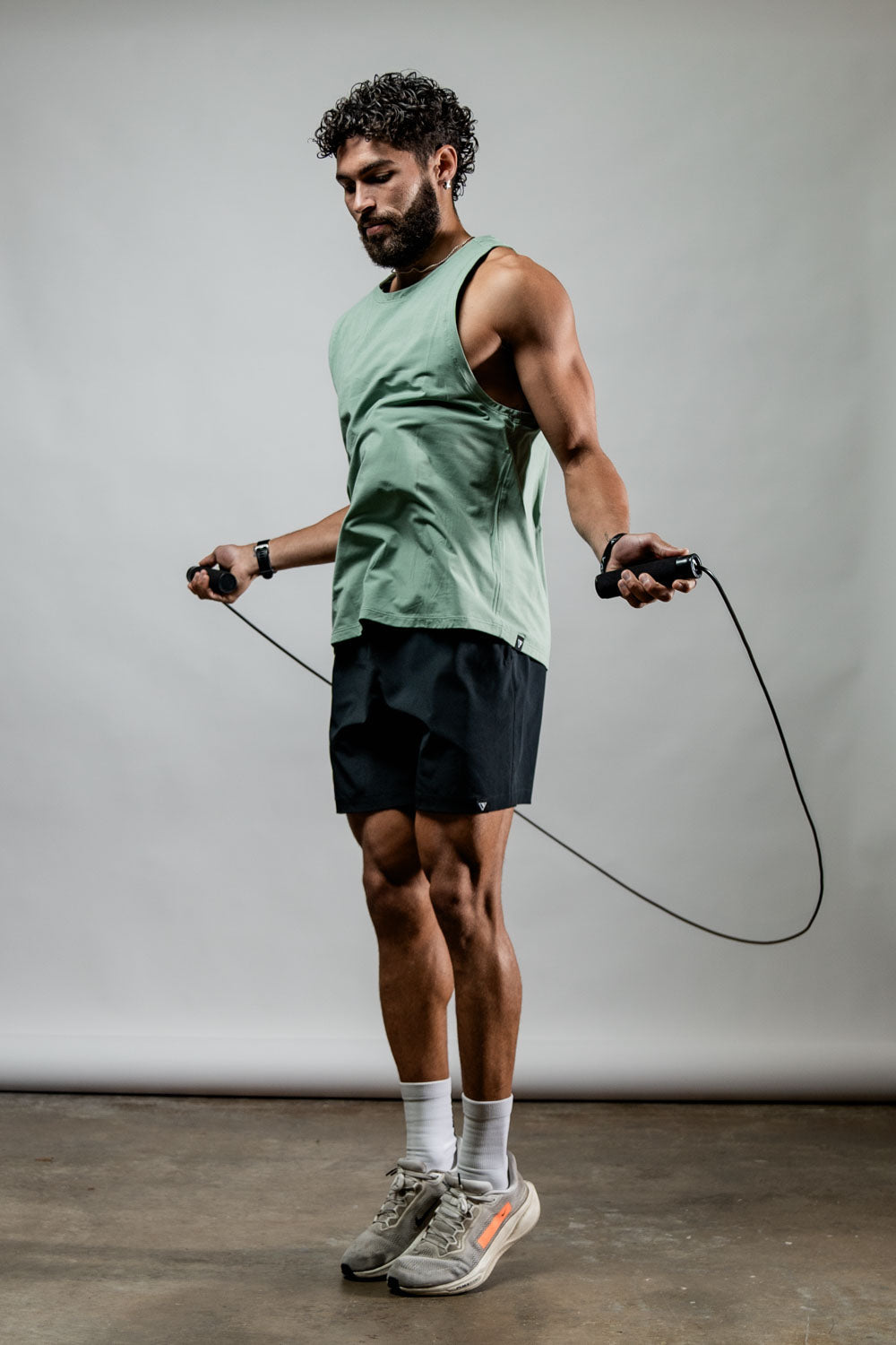 Varlo Men's Terra Recovery Tank (Low Light Olive) — detail shot 9