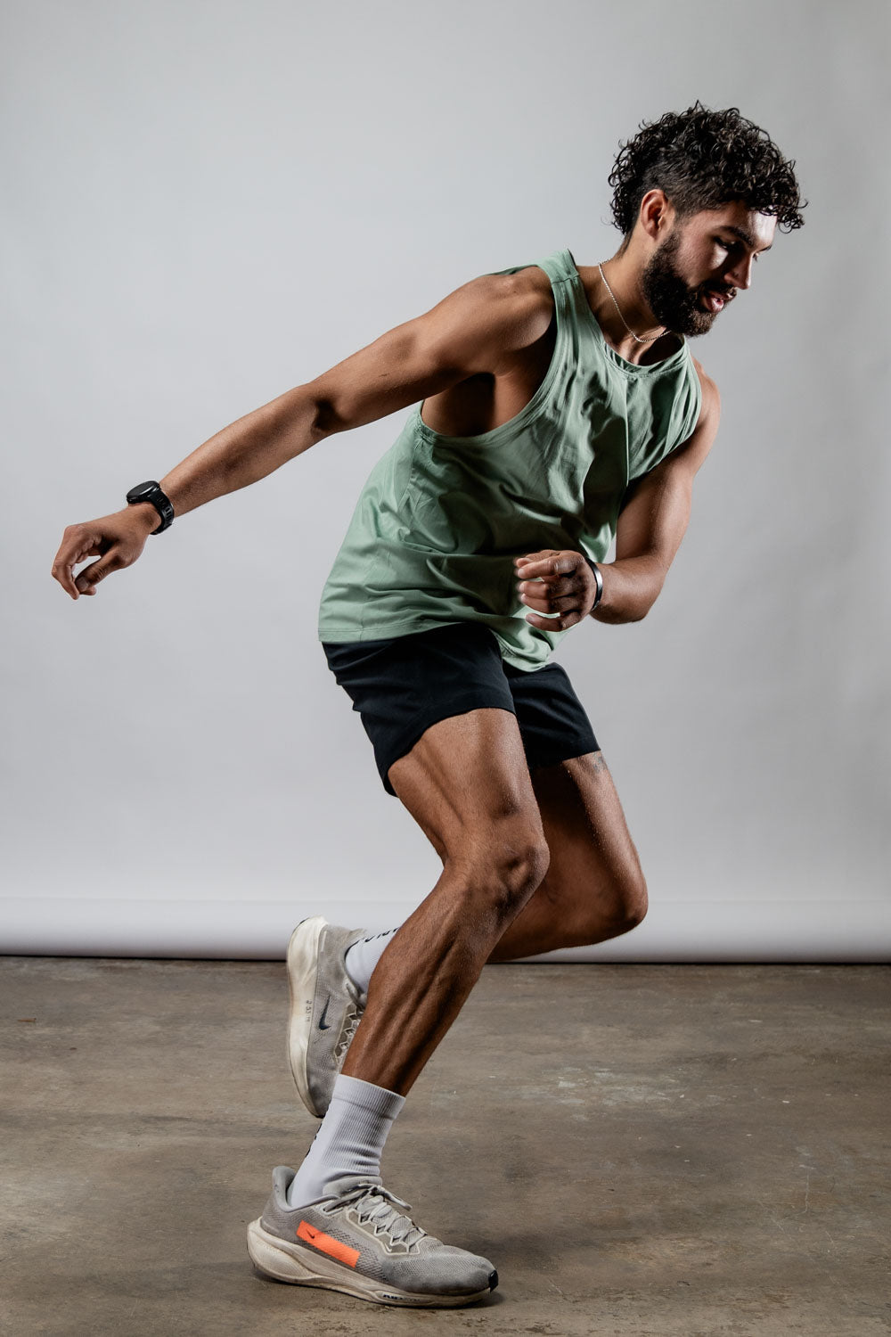 Varlo Men's Terra Recovery Tank (Low Light Olive) — detail shot 6