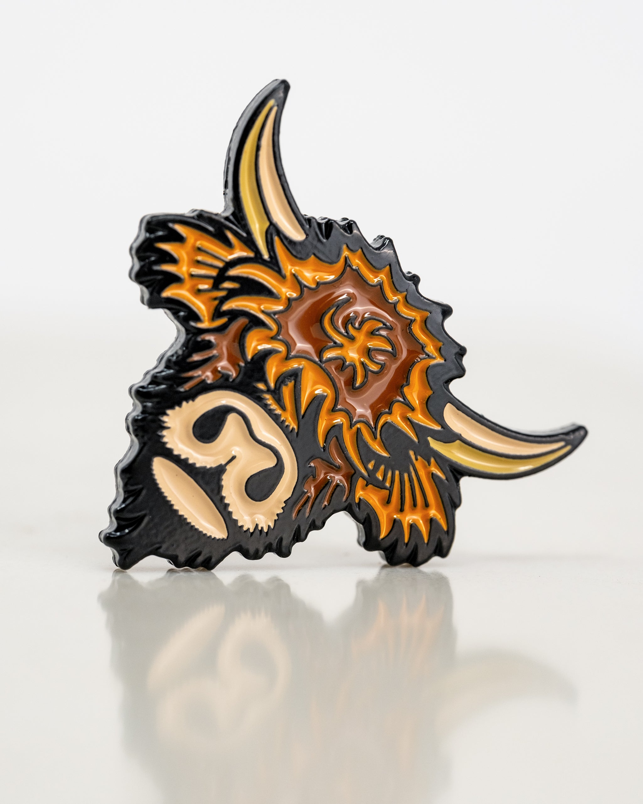 Pins and Aces Highland Cow Ball Marker — side view