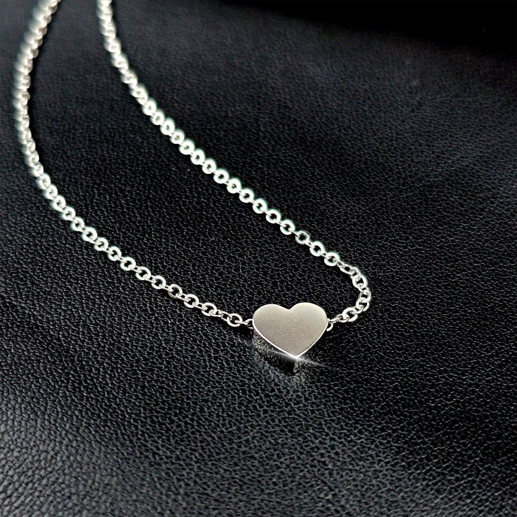 BodyCandy Stainless Steel Chain Dainty Heart Pendant Necklace — detail close-up