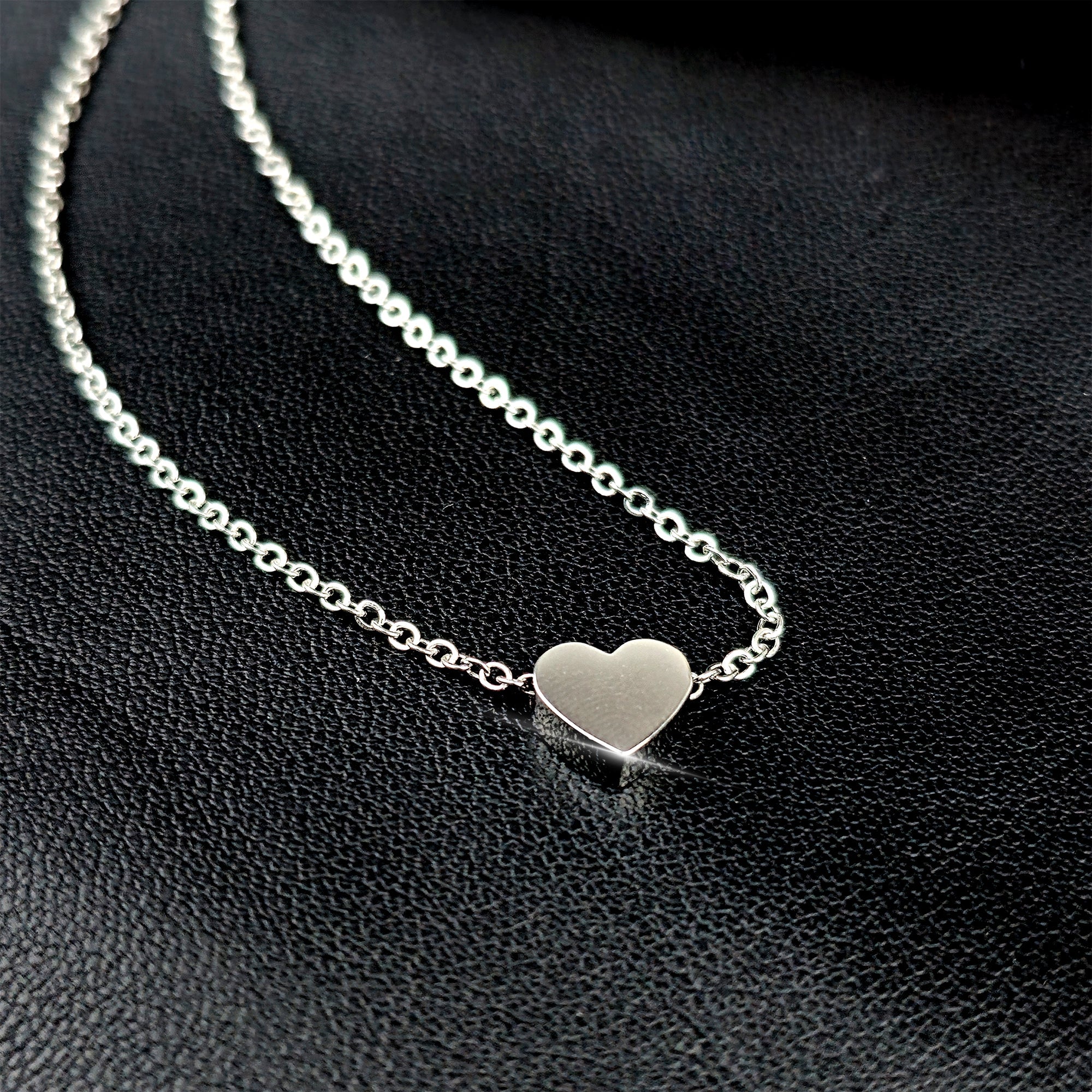 BodyCandy Stainless Steel Chain Dainty Heart Pendant Necklace — detail close-up