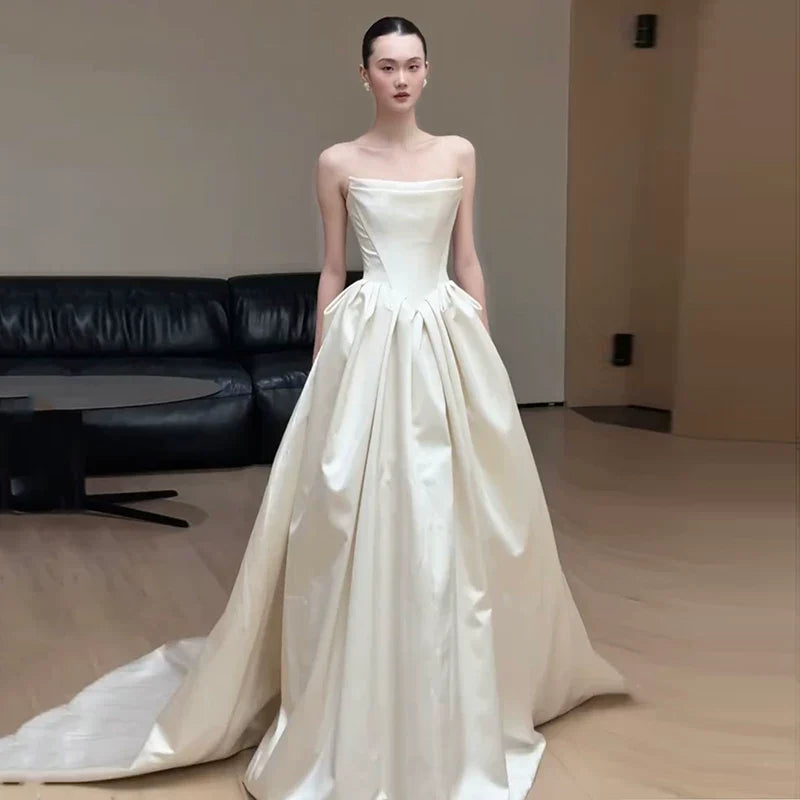 French Vintage Bridal Wedding Dress Sweetheart Satin Train White