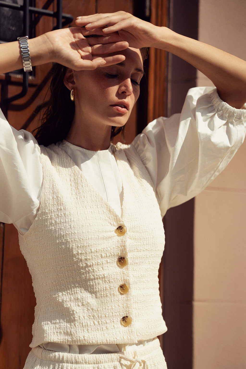 profile-nyc CRINKLE CREAM VEST — detail close-up