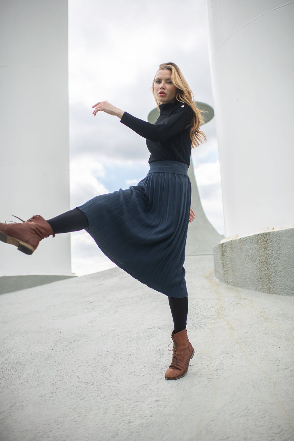 profile-nyc KNIT PLEATED SKIRT-SLATE BLUE — BLUE detail