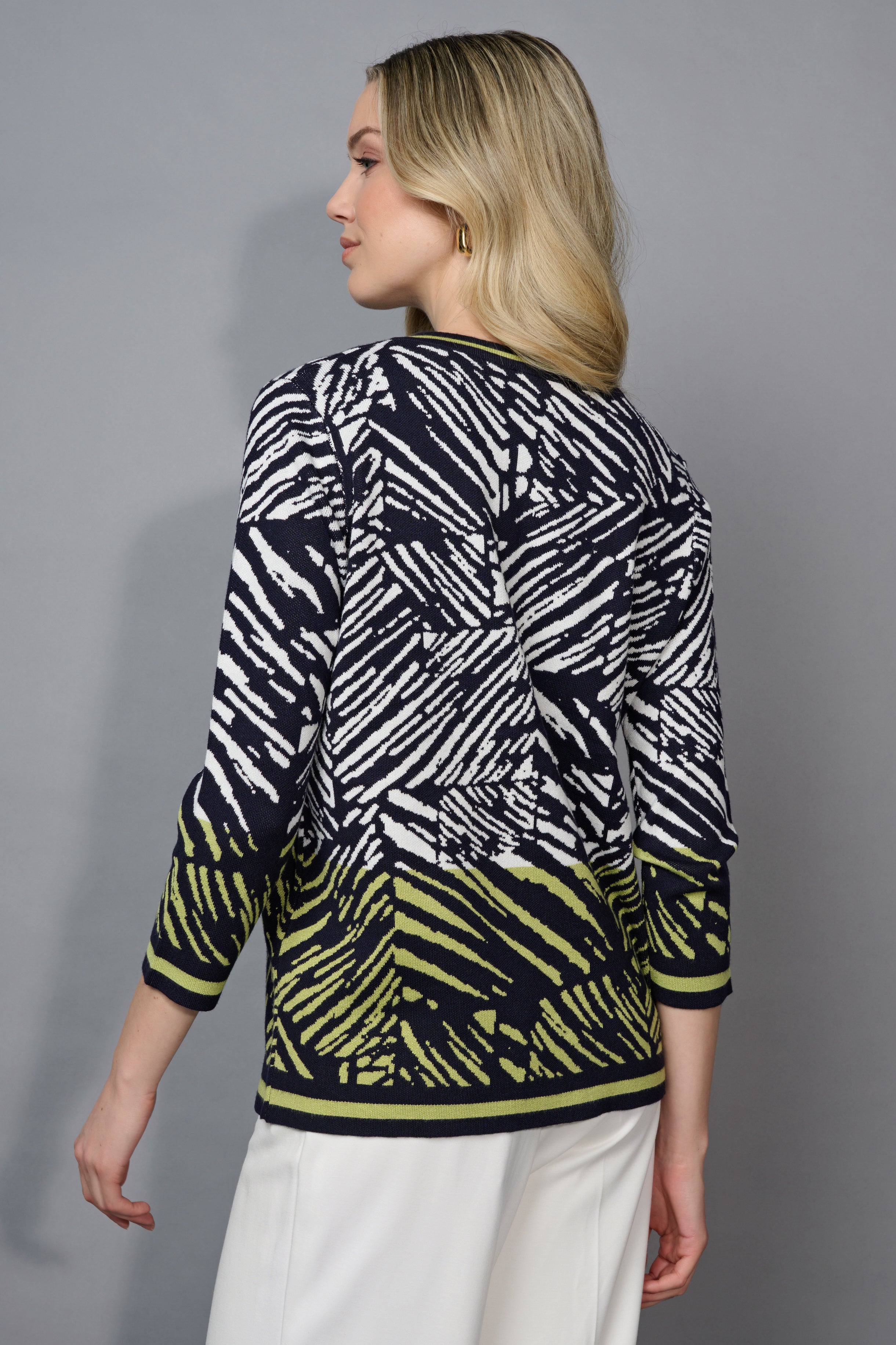 KADOU BOUTIQUE Picadilly 3/4 Sleeve Abstract Printed Top — detail close-up