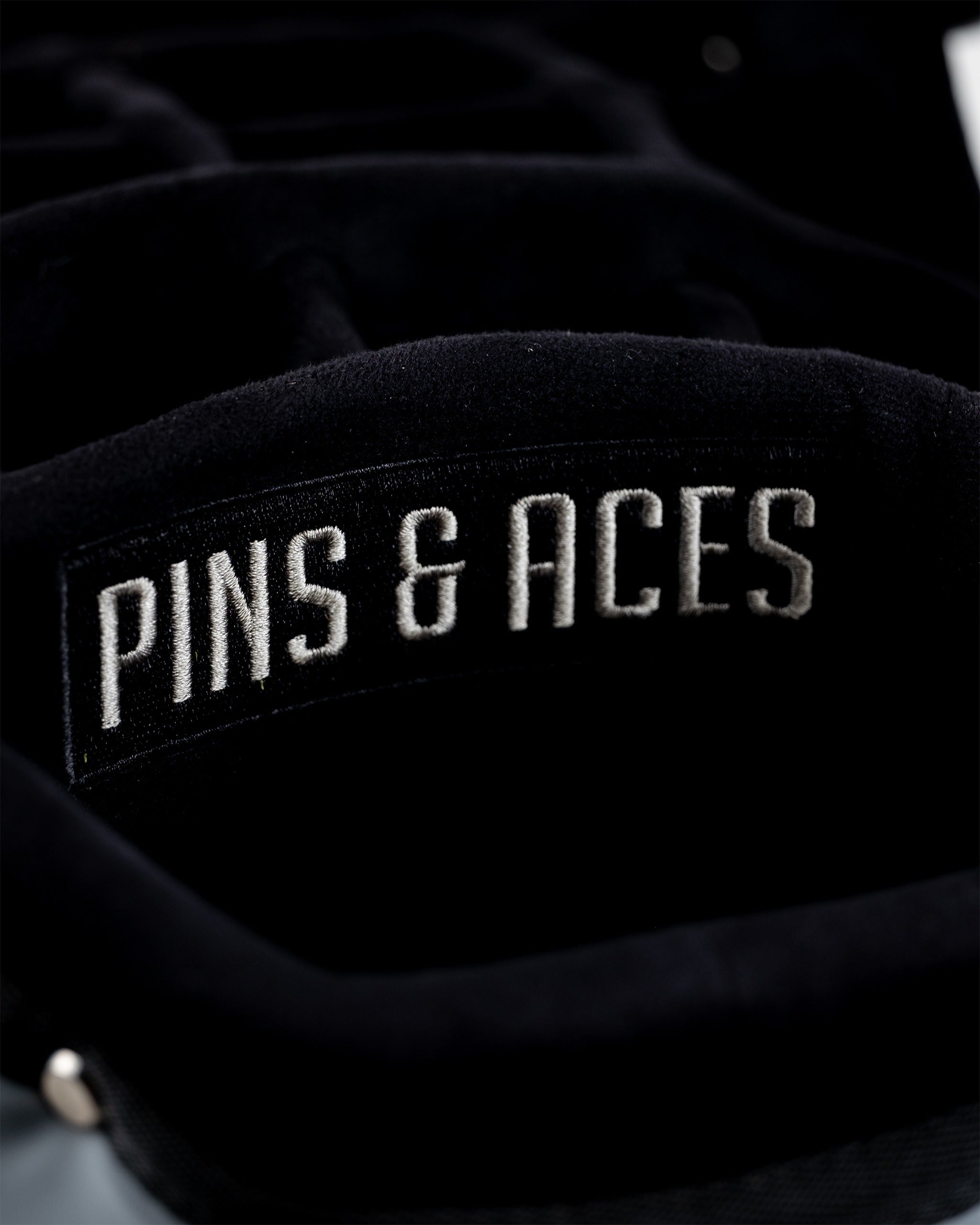 Pins and Aces Player Preferred™ Cart Bag - Flat Ash — packaging