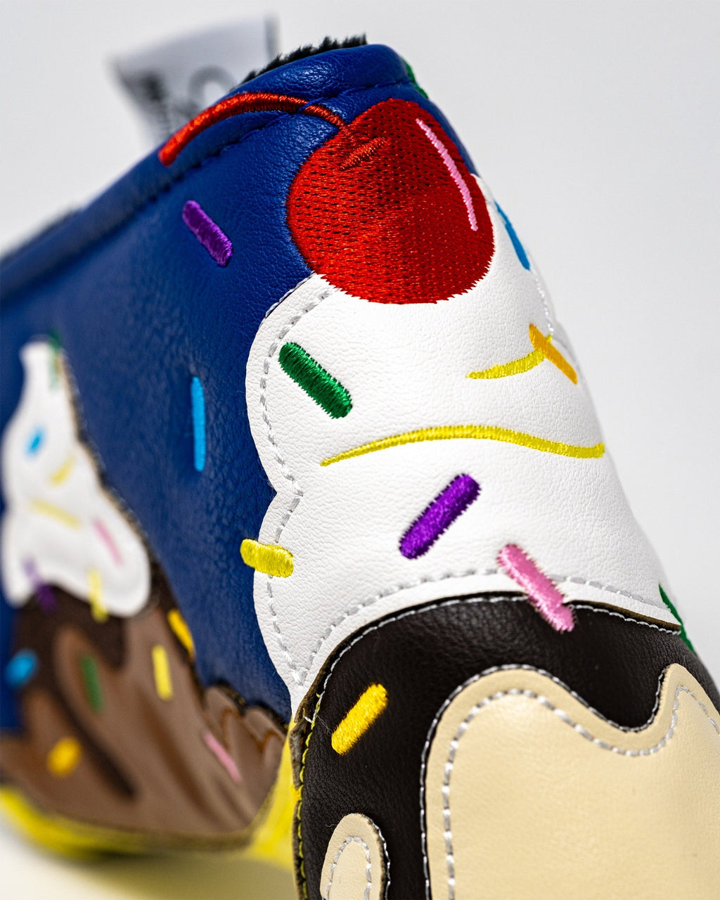Pins and Aces Banana Split - Blade Putter Cover — color detail