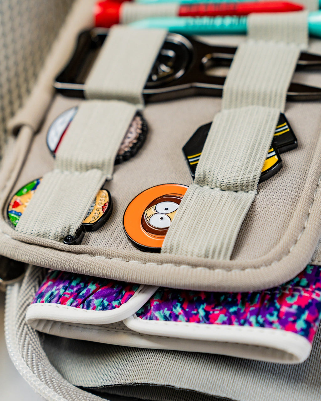 Pins and Aces Glove & Accessory Caddie - Gray — color detail