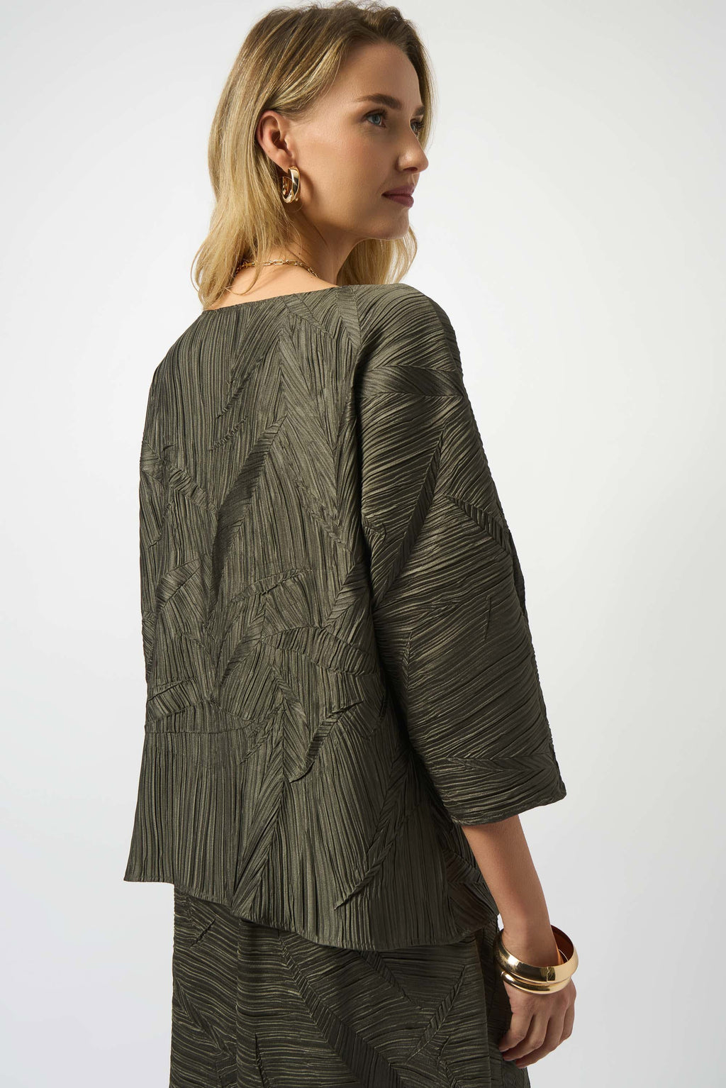 KADOU BOUTIQUE Pleated Satin Boxy Top - 253002-3380 — detail close-up