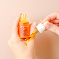 Pretty farm girl Pomegranate Glow Natural Skin Protecting Serum — detail close-up