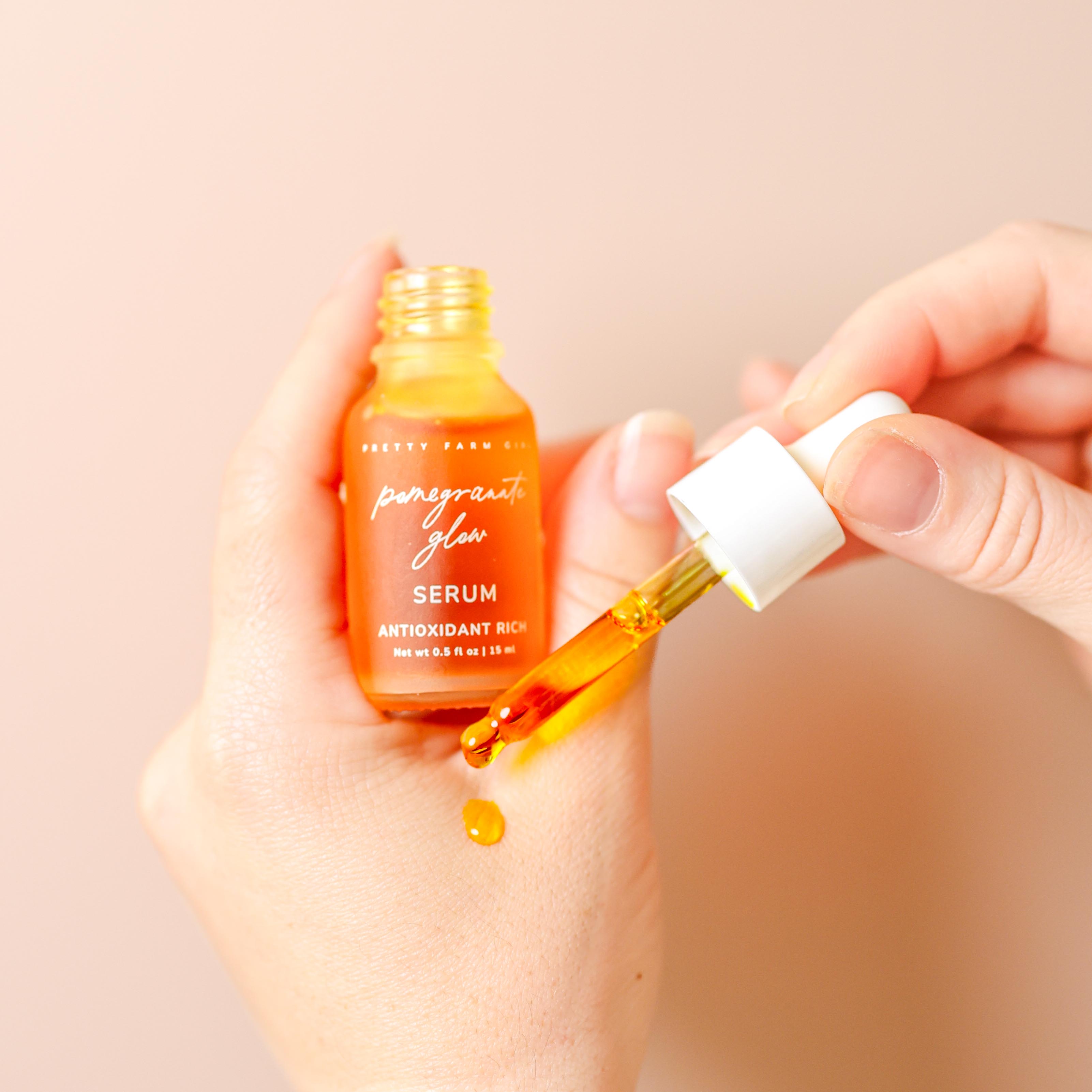Pretty farm girl Pomegranate Glow Natural Skin Protecting Serum — detail close-up