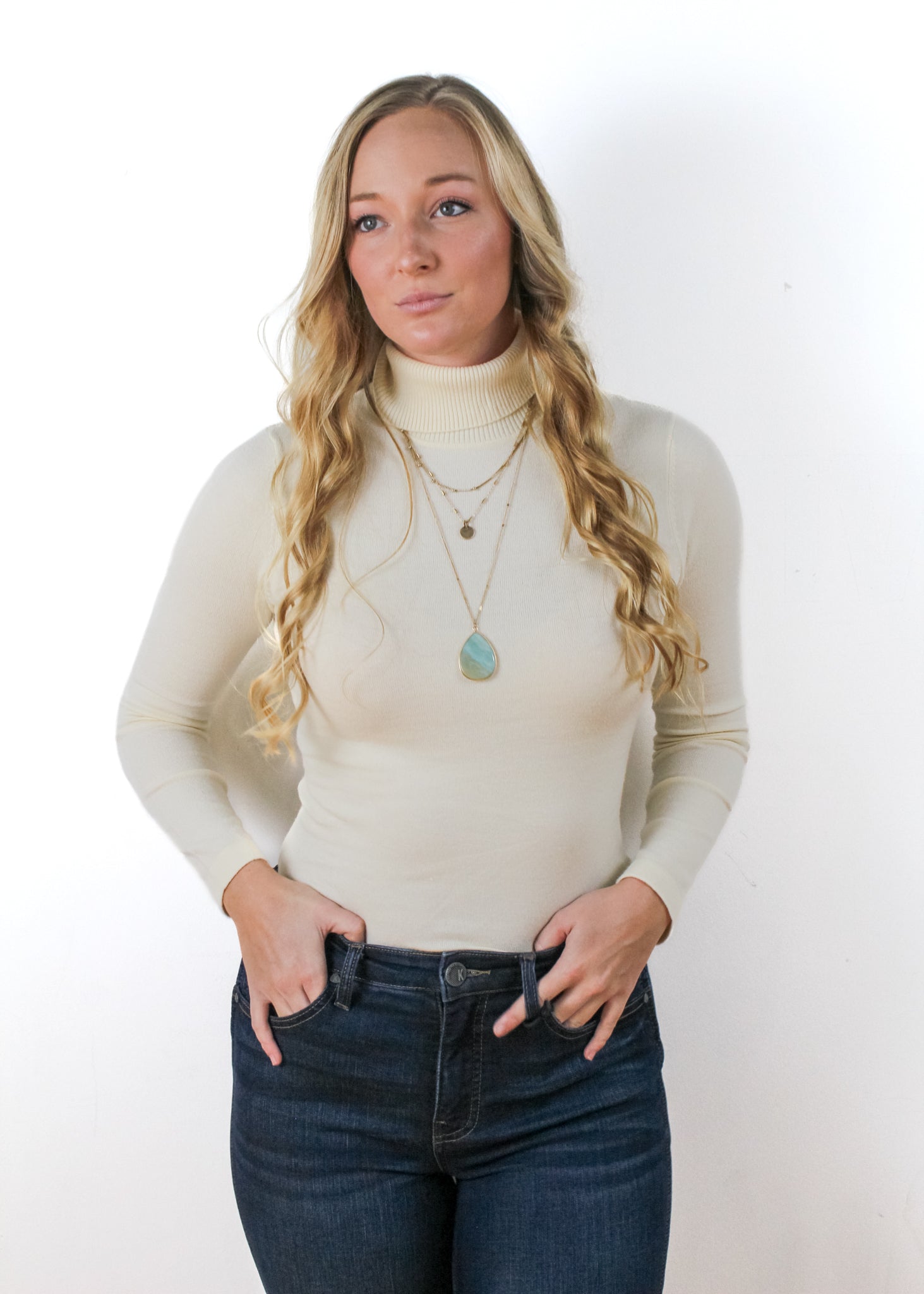 KADOU BOUTIQUE Solid Color Turtleneck Sweater — detail close-up