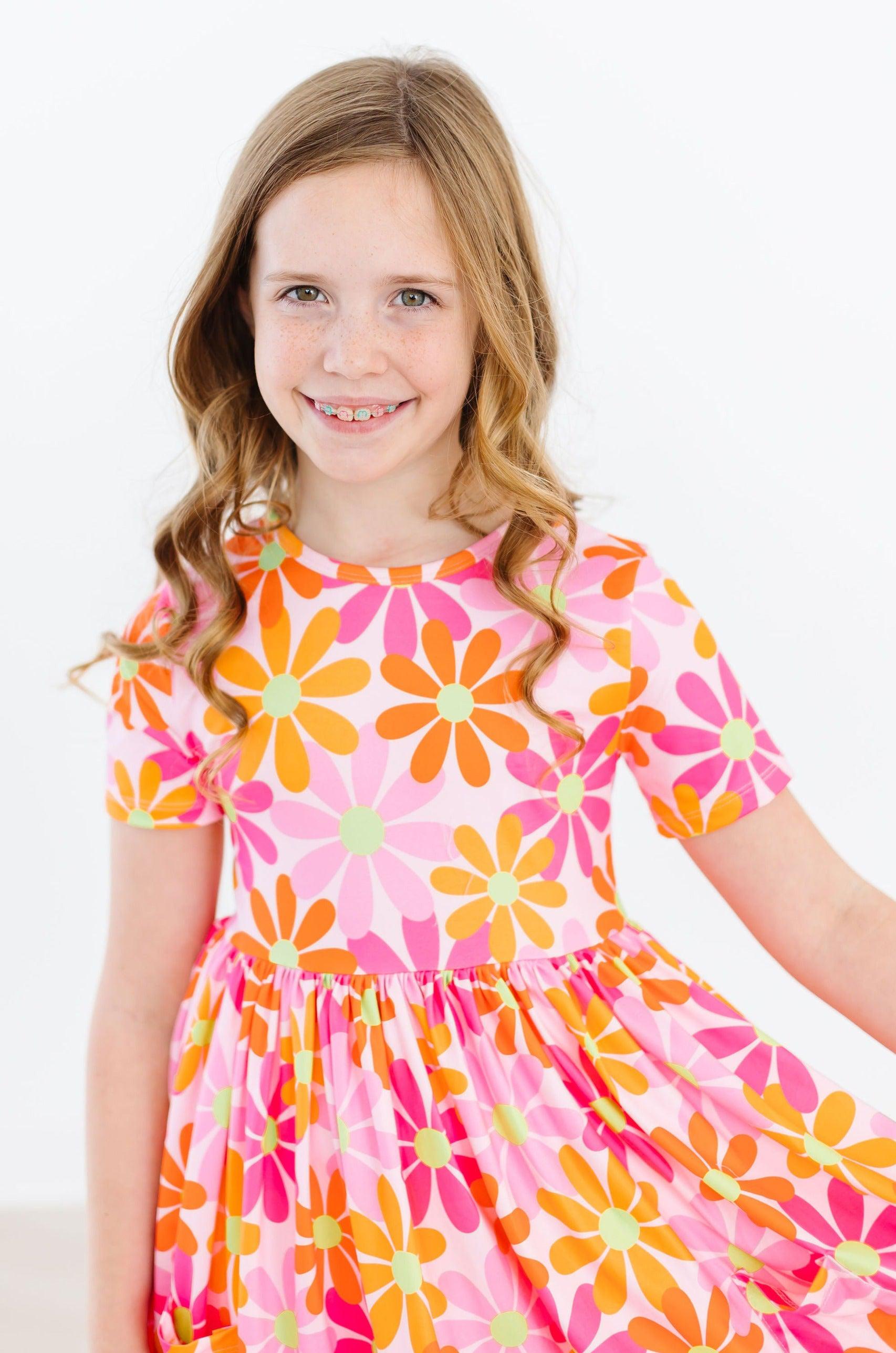 Mila & Rose ® Retro Daisies S/S Pocket Twirl Dress — detail close-up
