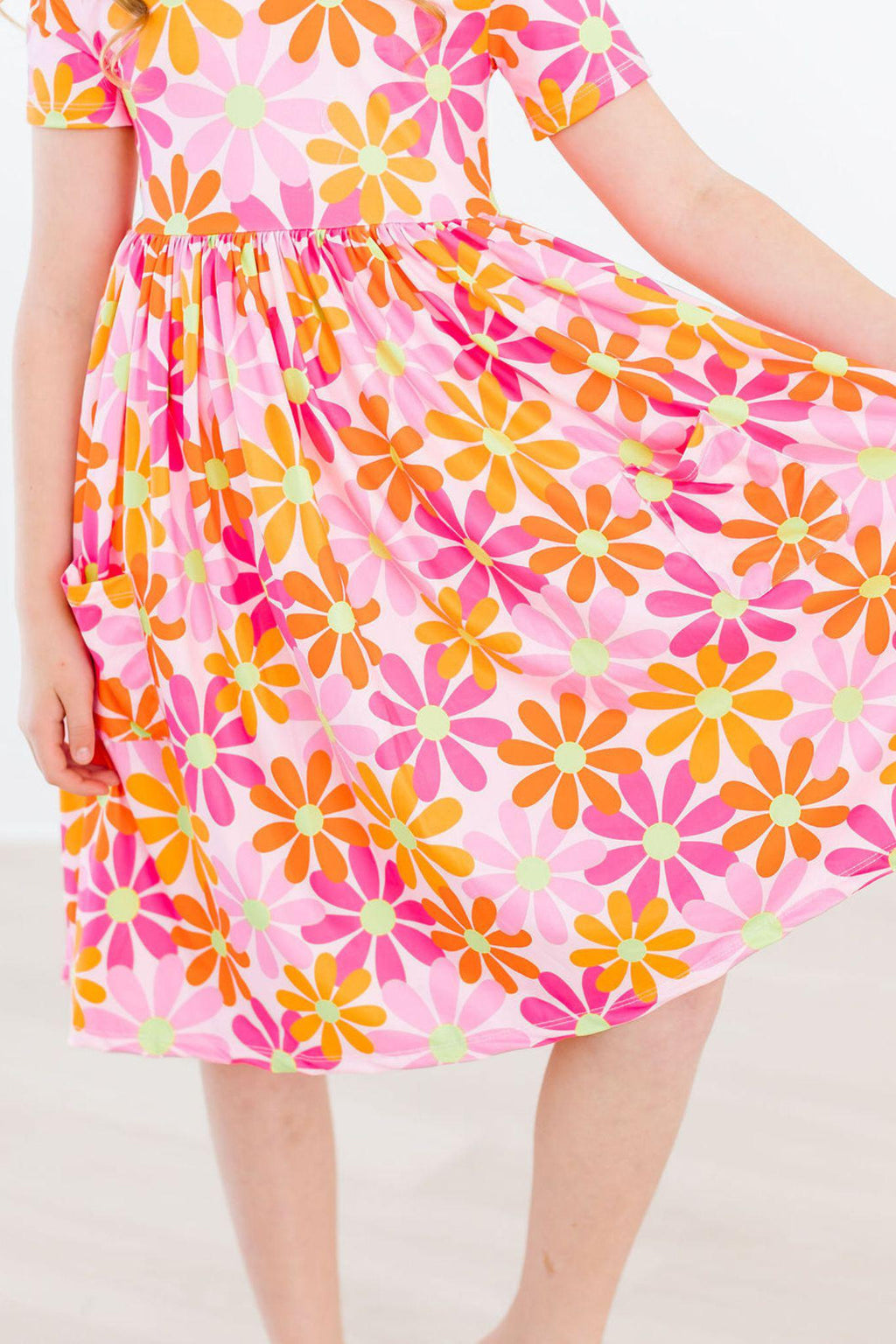 Mila & Rose ® Retro Daisies S/S Pocket Twirl Dress — lifestyle context