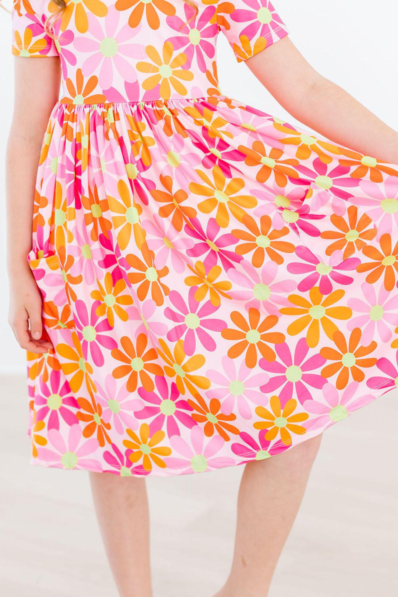 Mila & Rose ® Retro Daisies S/S Pocket Twirl Dress — lifestyle context
