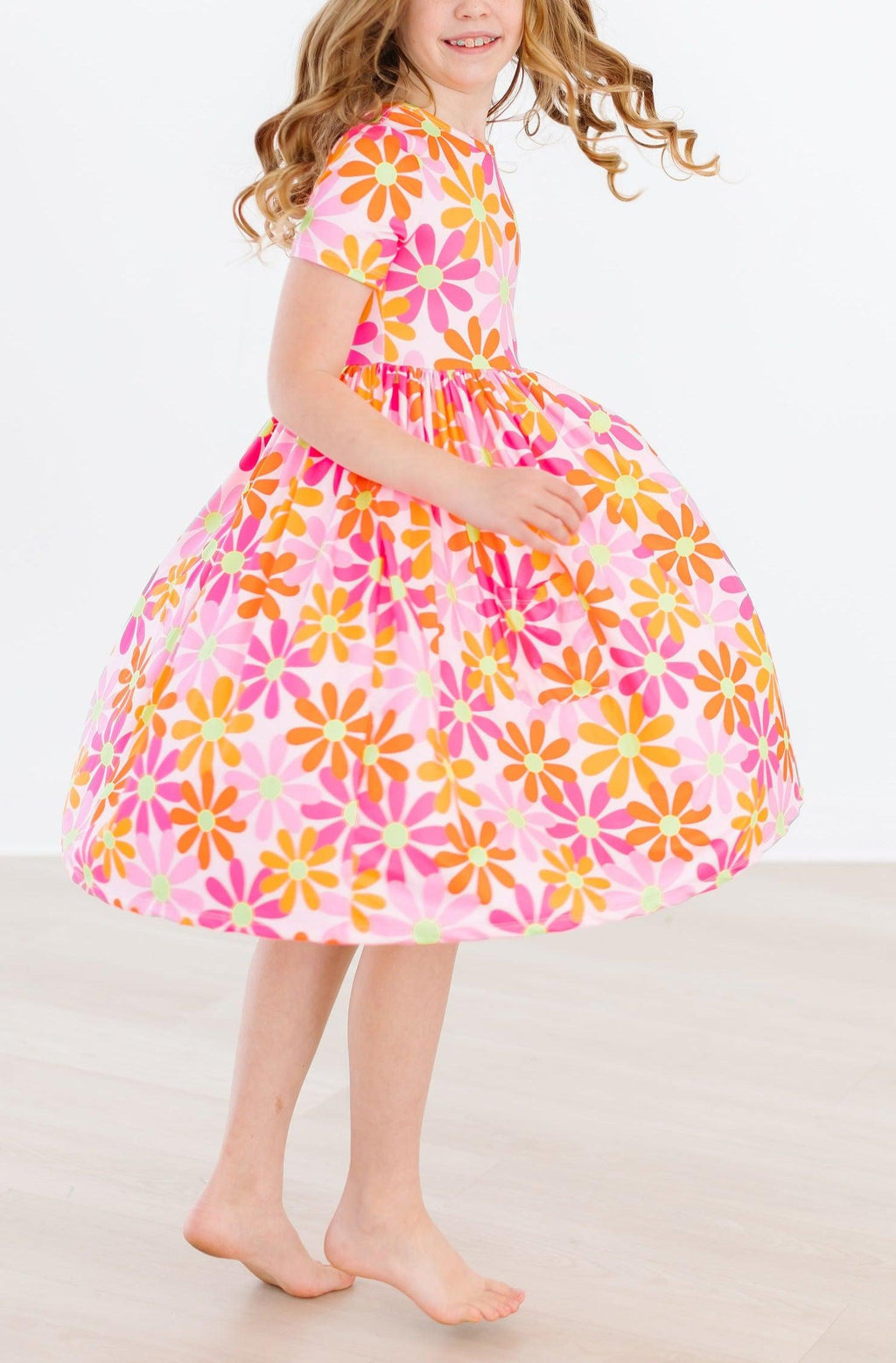 Mila & Rose ® Retro Daisies S/S Pocket Twirl Dress — side view