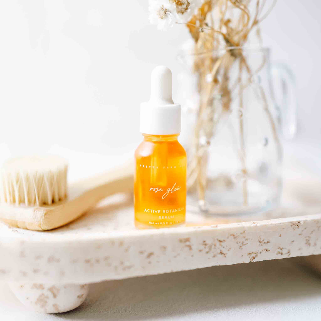 Pretty farm girl Rose Glow Anti-Aging Face Serum — side view