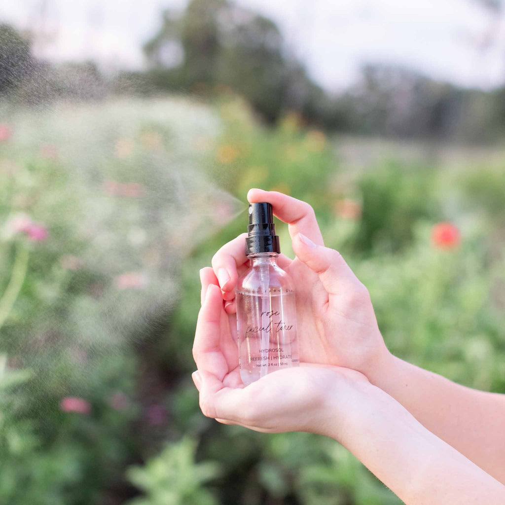 Pretty farm girl Anti-Aging Skincare Routine Essentials Kit — back view