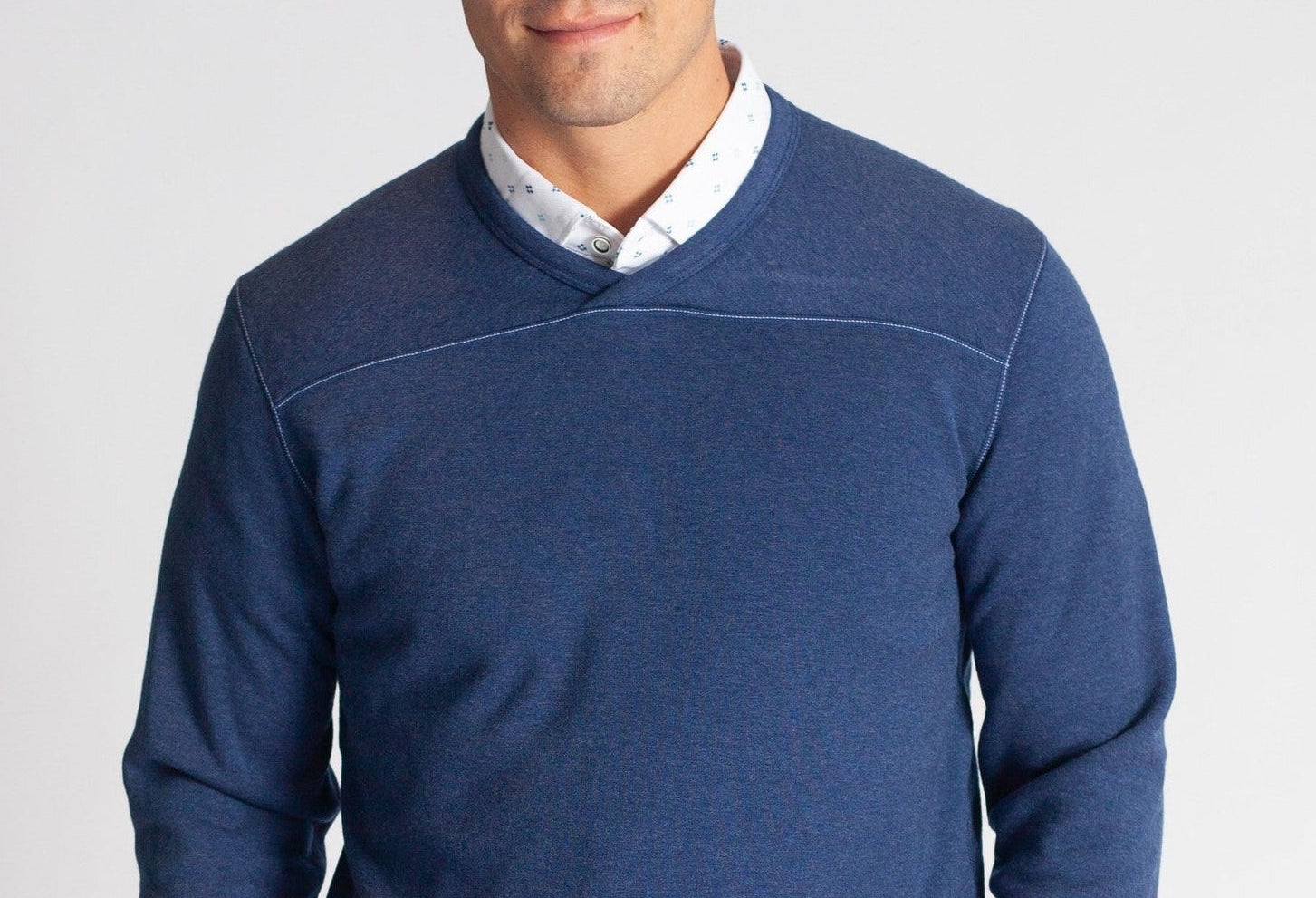 Buki Rugvee Pullover V-Neck Sweatshirt - Tokyo Blue — detail close-up