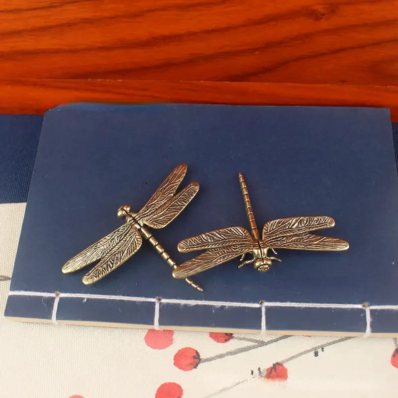 Perfecsy Vintage Brass Dragonfly Figurine - Antique-Style Home & Office Desk Decor, Creative Tea Pet Collectible — lifestyle 