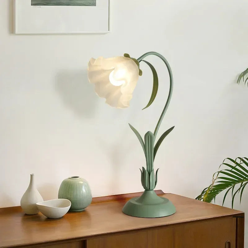 Perfecsy French Romantic Flower Desk Lamp Retro Atmosphere Sense Bedside Table Lights Cream Style Pastoral Country for Home B